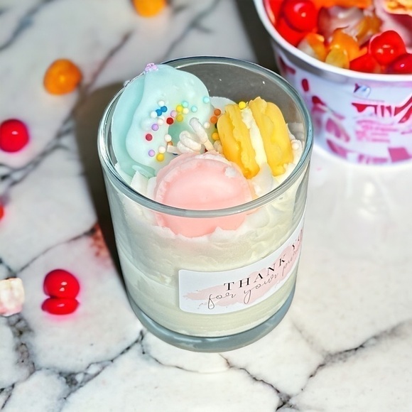⚠️SALE Candle // Handmade Macaroon Shaped Soy Wax Candle SEND OFFERS🥳 - Picture 2 of 5